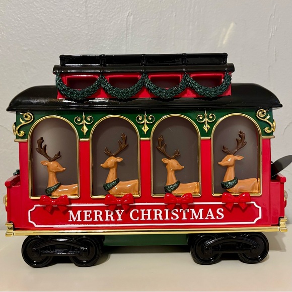 BBath & Body Works Christmas 2025 Trolley Light-Up Pedestal 3-Wick Candle Holder - Picture 3 of 8